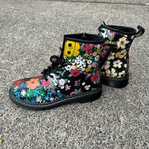 NWOT 1460 floral doc martins